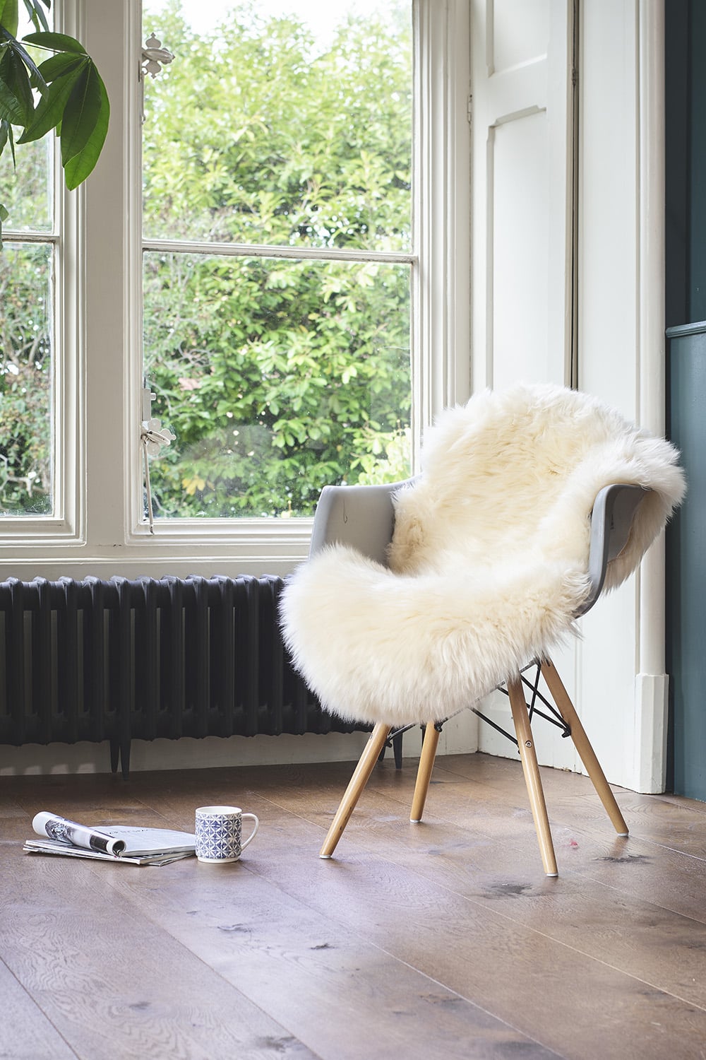 🌿 The Timeless Comfort of Sheepskin Blankets | Irish Tradition 🇮🇪  Sheepskin blankets have a rich history across cultures, dating back to ancient times. Known for their warmth, softness, and durability,