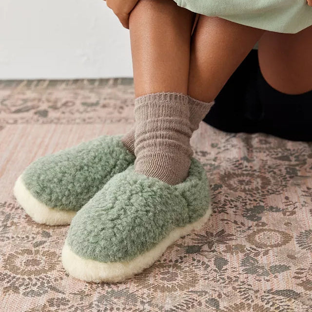 Pure Wool Slippers – Handcrafted in Ireland 🇮🇪✨

Material: 100% Siberian Wool
Unisex Design: Yoko Wool

Step into Luxury:
Slip into ultimate comfort with our handcrafted wool slippers. Made from luxurious Siberian wool, these slippers are soft, warm, and naturally insulating, perfect for keeping your feet cozy indoors 🧦❄️.

Why You&