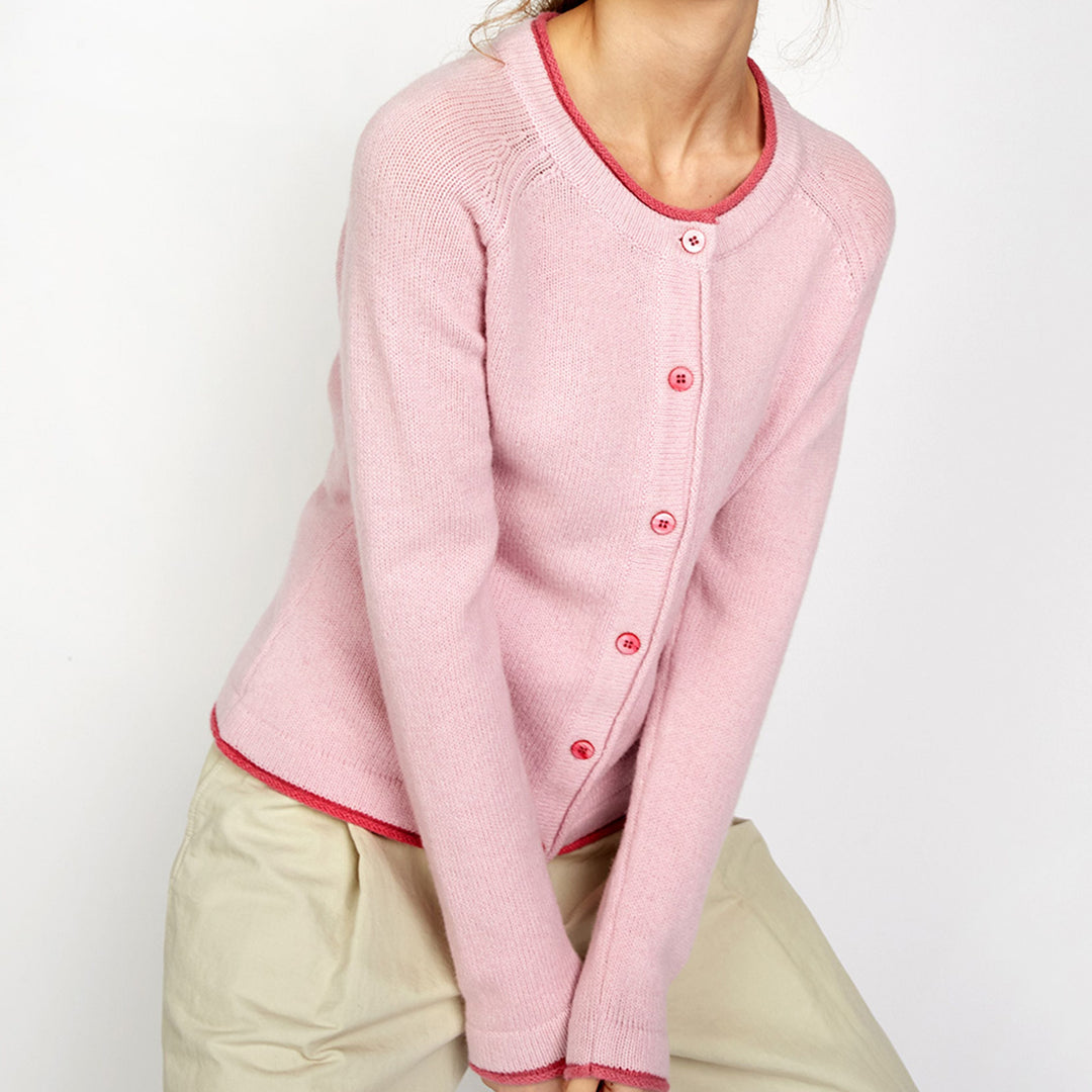 Indulge in luxurious comfort and timeless Irish elegance with the Killiney Cardigan by Ireland’s Eye, one of Ireland’s leading knitwear design houses 💚

🧶 Crafted from a soft wool-cashmere blend for warmth, breathability, and comfort
🌟 Classic silhouette with refined detailing for timeless style
✨ Contrast tipping along the edges for an elegant finish
💎 Perfect for both everyday wear and elevated styling
