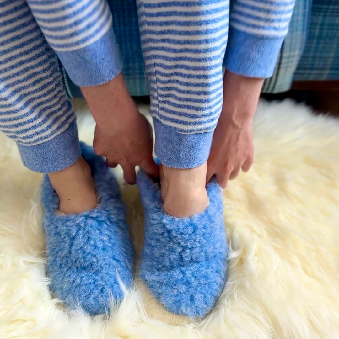 Pure Wool Slippers – Handcrafted in Ireland 🇮🇪✨

Material: 100% Siberian Wool
Unisex Design: Yoko Wool

Step into Luxury:
Slip into ultimate comfort with our handcrafted wool slippers. Made from luxurious Siberian wool, these slippers are soft, warm, and naturally insulating, perfect for keeping your feet cozy indoors 🧦❄️.

Why You&