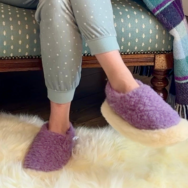 Pure Wool Slippers – Handcrafted in Ireland 🇮🇪✨

Material: 100% Siberian Wool
Unisex Design: Yoko Wool

Step into Luxury:
Slip into ultimate comfort with our handcrafted wool slippers. Made from luxurious Siberian wool, these slippers are soft, warm, and naturally insulating, perfect for keeping your feet cozy indoors 🧦❄️.

Why You&