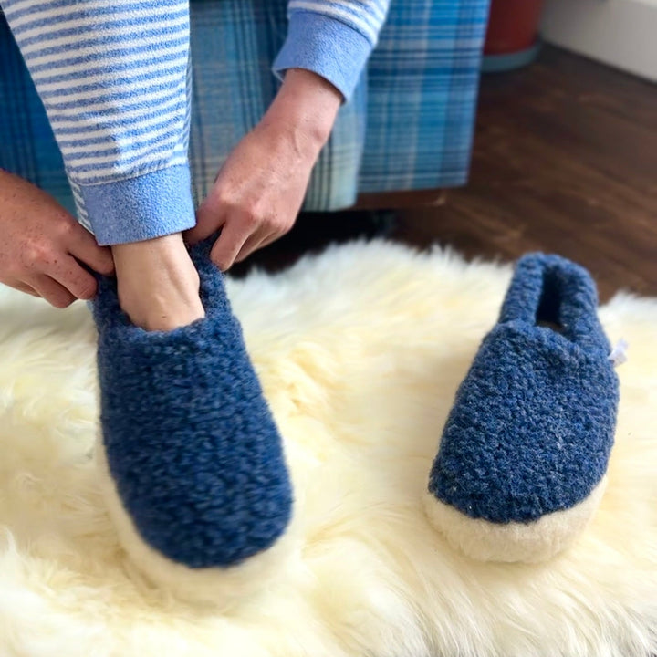 Pure Wool Slippers – Handcrafted in Ireland 🇮🇪✨

Material: 100% Siberian Wool
Unisex Design: Yoko Wool

Step into Luxury:
Slip into ultimate comfort with our handcrafted wool slippers. Made from luxurious Siberian wool, these slippers are soft, warm, and naturally insulating, perfect for keeping your feet cozy indoors 🧦❄️.

Why You&