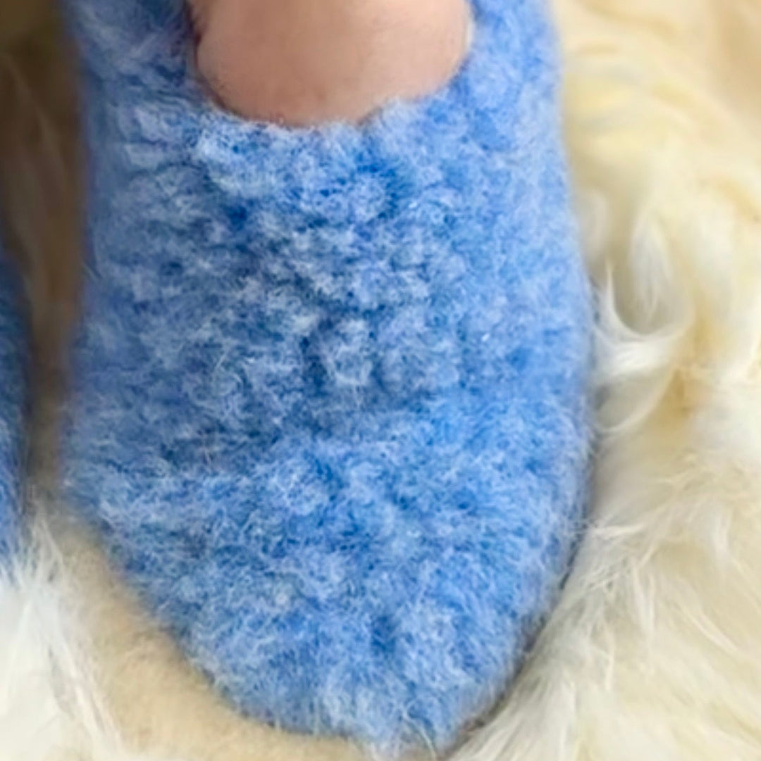 Pure Wool Slippers – Handcrafted in Ireland 🇮🇪✨

Material: 100% Siberian Wool
Unisex Design: Yoko Wool

Step into Luxury:
Slip into ultimate comfort with our handcrafted wool slippers. Made from luxurious Siberian wool, these slippers are soft, warm, and naturally insulating, perfect for keeping your feet cozy indoors 🧦❄️.

Why You&
