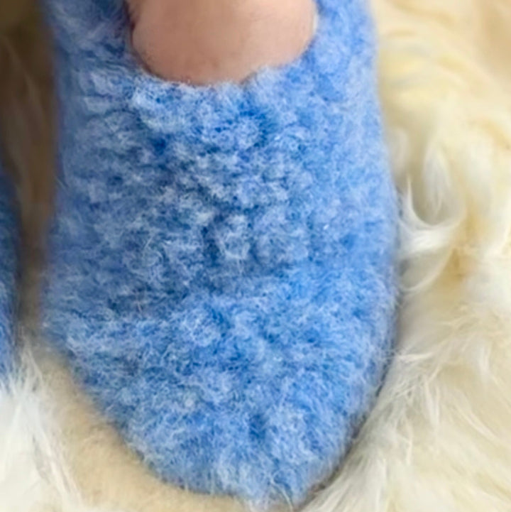 Pure Wool Slippers – Handcrafted in Ireland 🇮🇪✨

Material: 100% Siberian Wool
Unisex Design: Yoko Wool

Step into Luxury:
Slip into ultimate comfort with our handcrafted wool slippers. Made from luxurious Siberian wool, these slippers are soft, warm, and naturally insulating, perfect for keeping your feet cozy indoors 🧦❄️.

Why You&