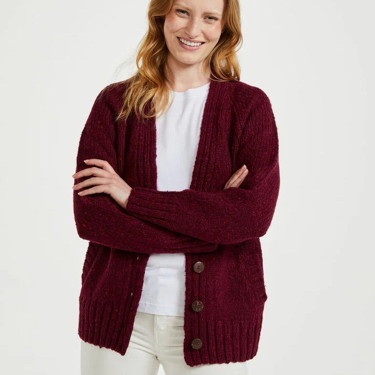 🌿 Bonny Glen Tweed Cardigan: Timeless Craftsmanship, Modern Flair 🧶

Embrace the charm of Irish heritage with the Bonny Glen Tweed Cardigan, a perfect blend of classic Aran knitwear and contemporary design.

🌟 Key Features You’ll Love:
🧵 Premium Material: Crafted from 100% Donegal Tweed, celebrated for its warmth, durability, and timeless charm.
🪡 Elegant Design: Features five expertly finished buttons and practical side pockets that marry functionality with style.