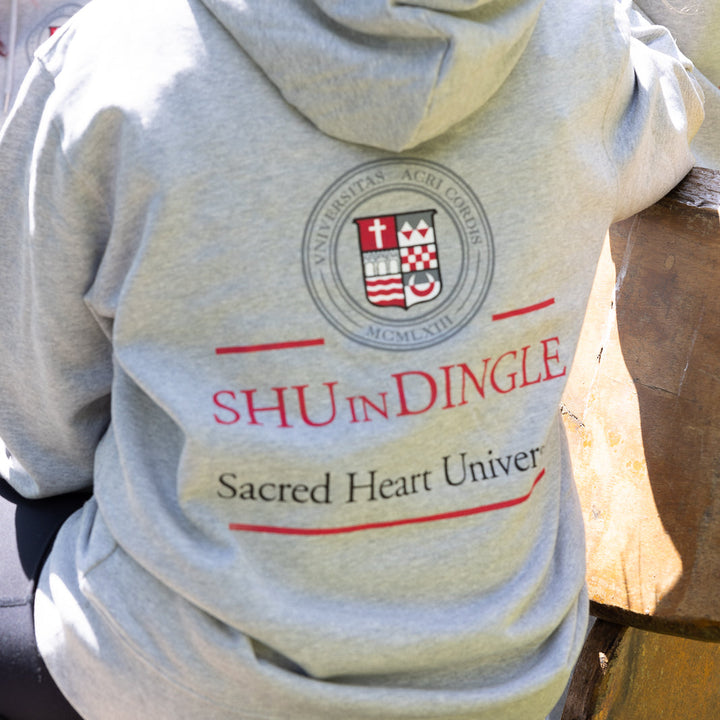 Official Sacred Heart University Dingle Apparel – Sustainable Style with Purpose 🌍🎓

Celebrate your connection to Sacred Heart University Dingle with our exclusive collection of sweatshirts, hoodies, t-shirts, and beanies. Designed to evoke pride and belonging, each piece reflects the university&