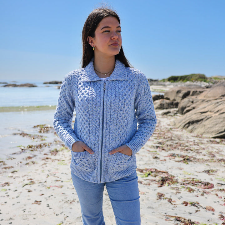 Our Traditional Ladies Aran Full-Zip Cardigan combines timeless Irish heritage with everyday comfort and style ☘️🧶 Crafted from luxuriously soft 100% Merino wool, this beautifully designed cardigan offers warmth, breathability, and effortless elegance for every season.