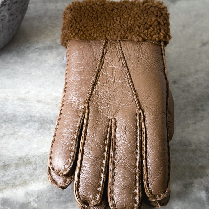 100% Sheepskin Gloves – Luxury, Warmth &amp; Timeless Style

Elevate your winter wardrobe with our 100% sheepskin gloves, expertly crafted for ultimate warmth, comfort, and style. Made from premium sheepskin leather, these gloves are the perfect blend of luxury and practicality, offering unparalleled softness and durability.



🧤 Key Features for Warmth &amp;amp; Elegance:

Premium Sheepskin Leather: Soft, durable, and designed for long-lasting use.


