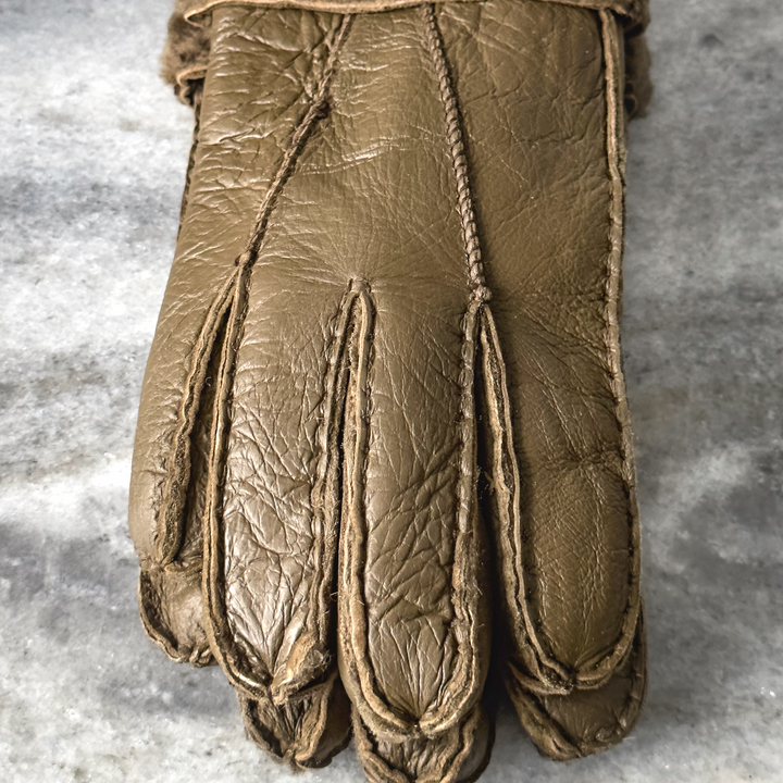 Indulge in unmatched comfort and sophistication with our exquisite sheepskin gloves, meticulously crafted to elevate your winter wardrobe. Made from premium sheepskin leather, these gloves offer unparalleled softness and warmth, ensuring your hands stay cozy even in the coldest of temperatures.